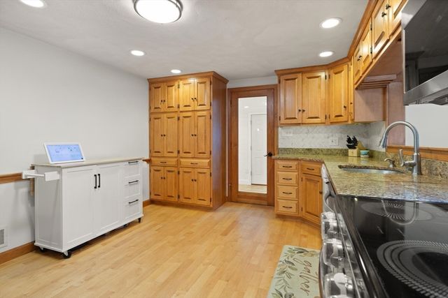 11 Old Farm Rd, Beverly, MA 01915