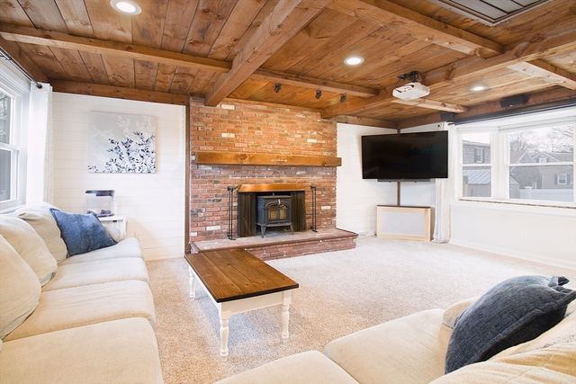 11 Old Farm Rd, Beverly, MA 01915