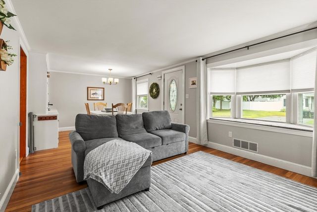 11 Old Farm Rd, Beverly, MA 01915