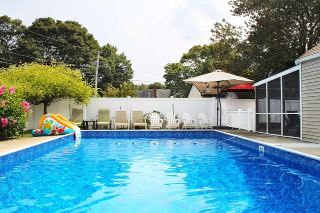 11 Old Farm Rd, Beverly, MA 01915