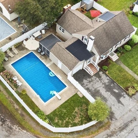 11 Old Farm Rd, Beverly, MA 01915