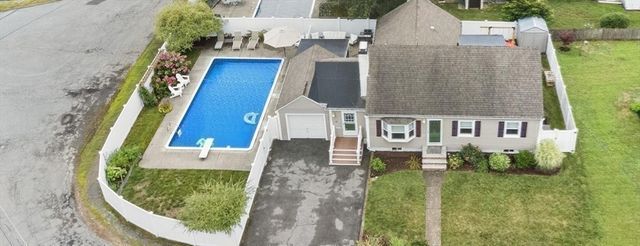 11 Old Farm Rd, Beverly, MA 01915