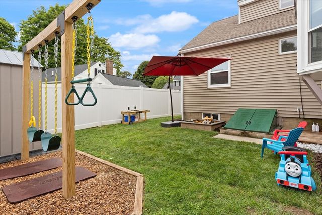 11 Old Farm Rd, Beverly, MA 01915