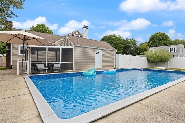 11 Old Farm Rd, Beverly, MA 01915