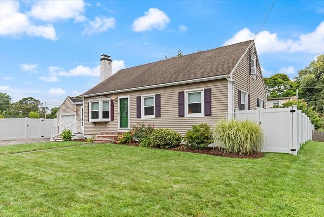 11 Old Farm Rd, Beverly, MA 01915