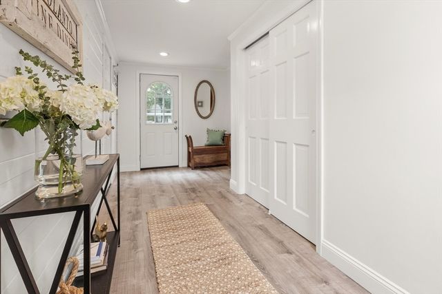 11 Old Farm Rd, Beverly, MA 01915