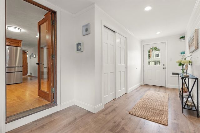 11 Old Farm Rd, Beverly, MA 01915