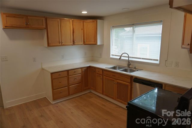 1124 W Mauney Avenue, Gastonia, NC 28052