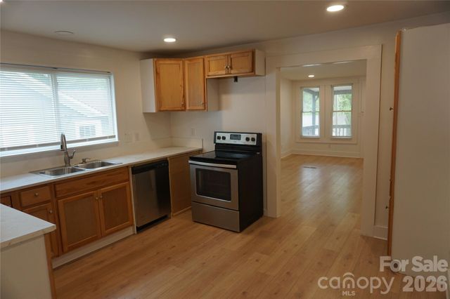 1124 W Mauney Avenue, Gastonia, NC 28052