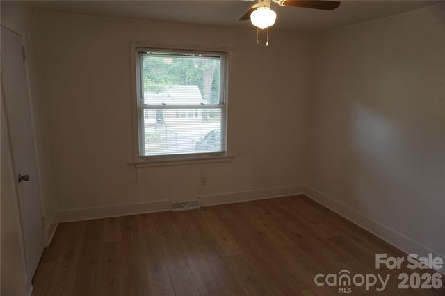 1124 W Mauney Avenue, Gastonia, NC 28052