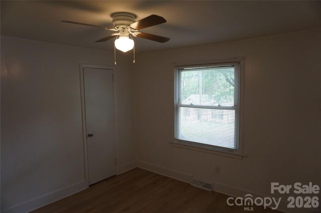1124 W Mauney Avenue, Gastonia, NC 28052