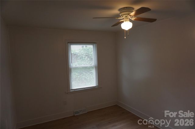 1124 W Mauney Avenue, Gastonia, NC 28052