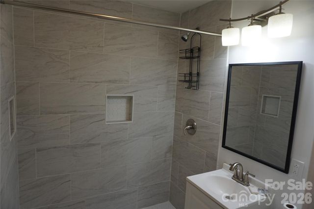 1124 W Mauney Avenue, Gastonia, NC 28052