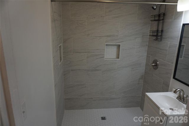 1124 W Mauney Avenue, Gastonia, NC 28052