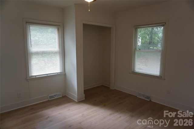 1124 W Mauney Avenue, Gastonia, NC 28052