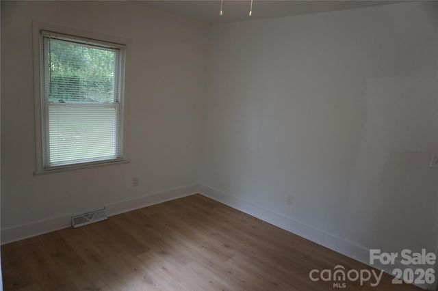 1124 W Mauney Avenue, Gastonia, NC 28052