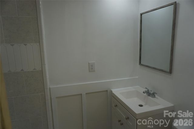 1124 W Mauney Avenue, Gastonia, NC 28052