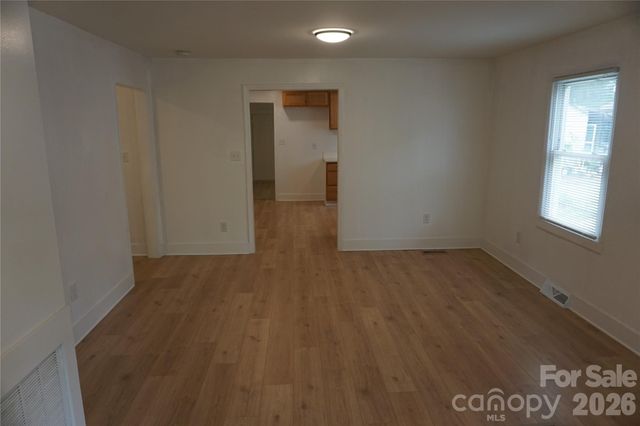 1124 W Mauney Avenue, Gastonia, NC 28052