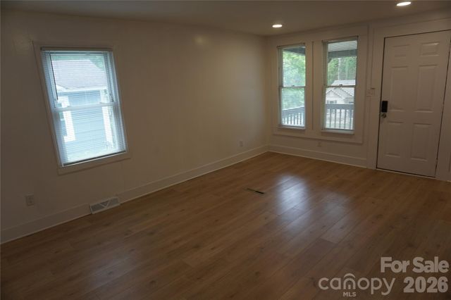 1124 W Mauney Avenue, Gastonia, NC 28052