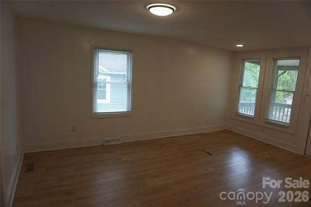 1124 W Mauney Avenue, Gastonia, NC 28052