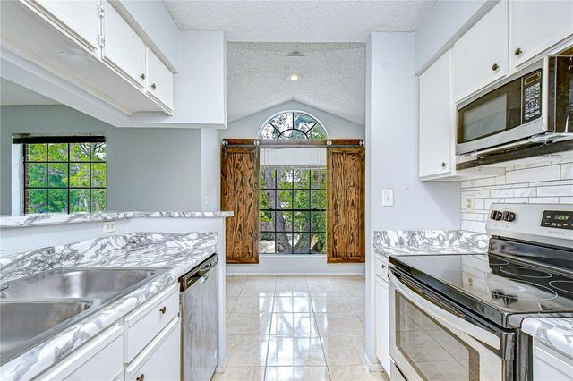 8723 FANCY FINCH DRIVE 201, Tampa, FL 33614