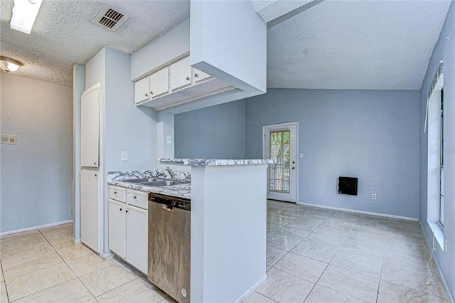 8723 FANCY FINCH DRIVE 201, Tampa, FL 33614