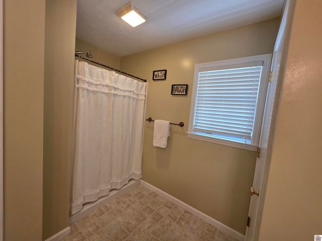 1405 Goose Hollow, Cadiz, KY 42211