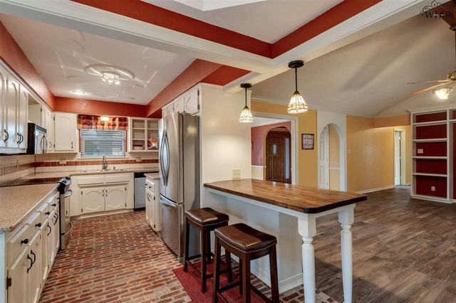 2733 SHEPHERDS GLEN, Wichita Falls, TX 76308