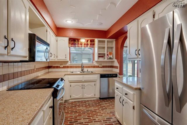 2733 SHEPHERDS GLEN, Wichita Falls, TX 76308