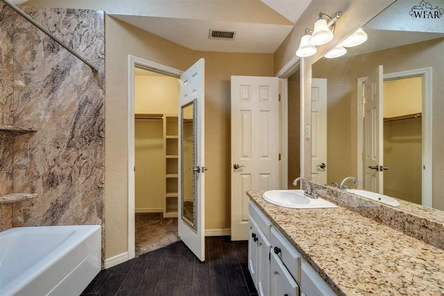 2733 SHEPHERDS GLEN, Wichita Falls, TX 76308