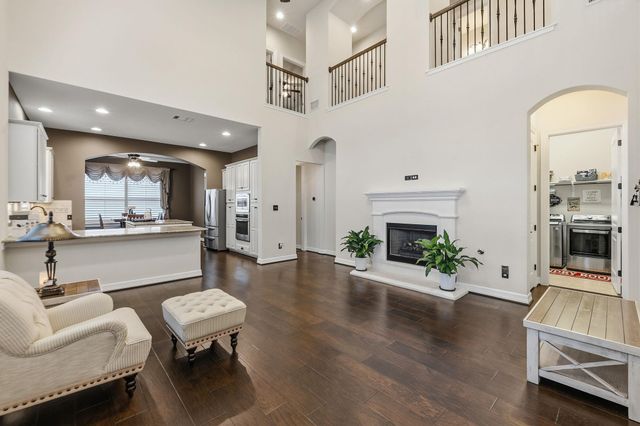 401 Bellagio DR, Lakeway, TX 78734