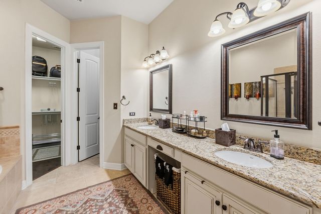 401 Bellagio DR, Lakeway, TX 78734