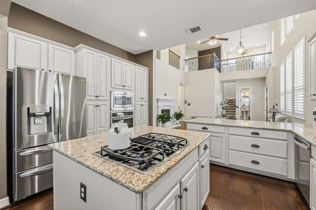 401 Bellagio DR, Lakeway, TX 78734