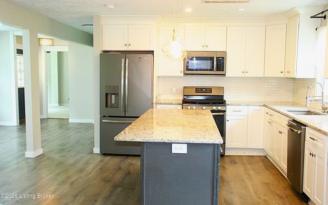 424 Old Mill Stream Ln, Shepherdsville, KY 40165