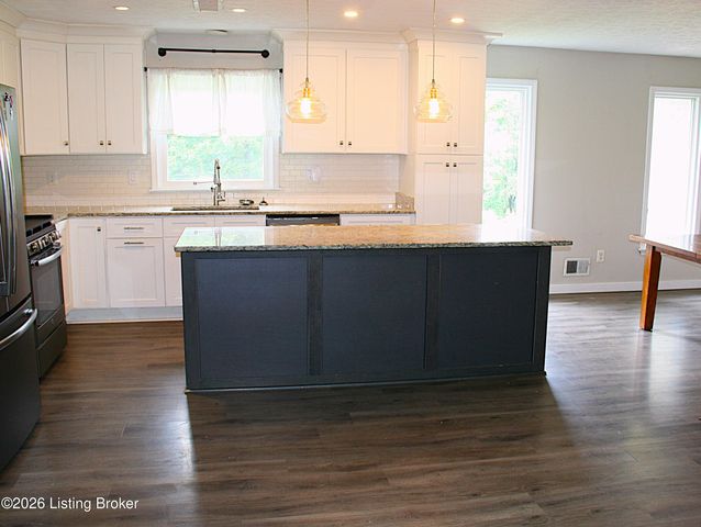 424 Old Mill Stream Ln, Shepherdsville, KY 40165