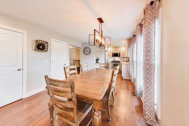 2822 N Brighton Place, Arlington Heights, IL 60004