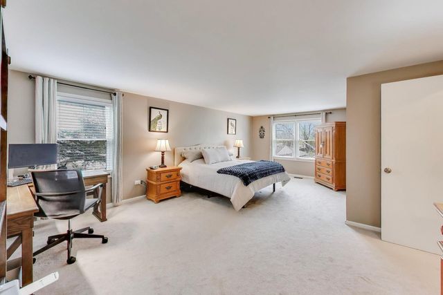 2822 N Brighton Place, Arlington Heights, IL 60004