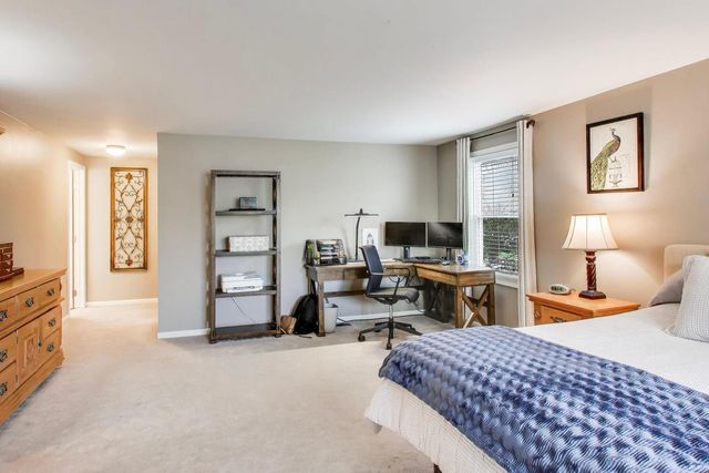 2822 N Brighton Place, Arlington Heights, IL 60004