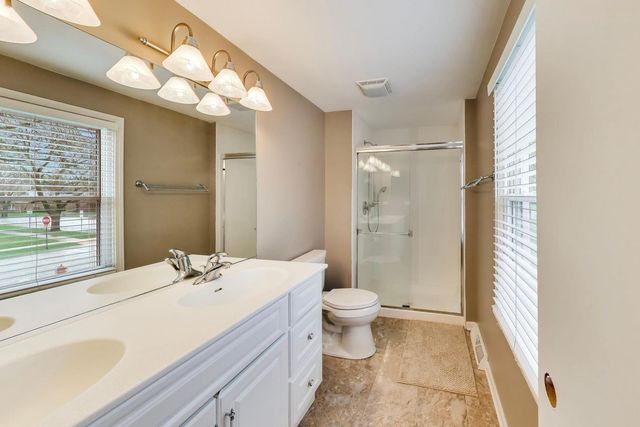 2822 N Brighton Place, Arlington Heights, IL 60004