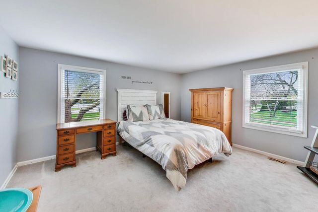 2822 N Brighton Place, Arlington Heights, IL 60004