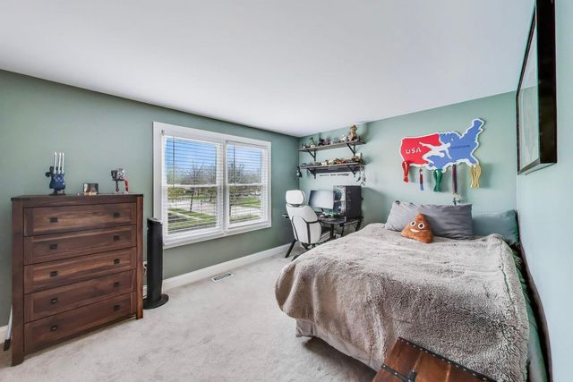 2822 N Brighton Place, Arlington Heights, IL 60004