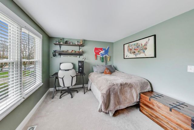 2822 N Brighton Place, Arlington Heights, IL 60004