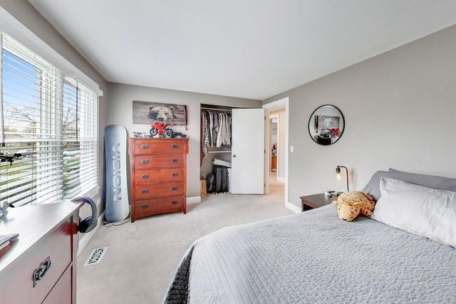 2822 N Brighton Place, Arlington Heights, IL 60004