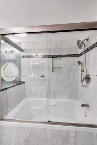 2822 N Brighton Place, Arlington Heights, IL 60004