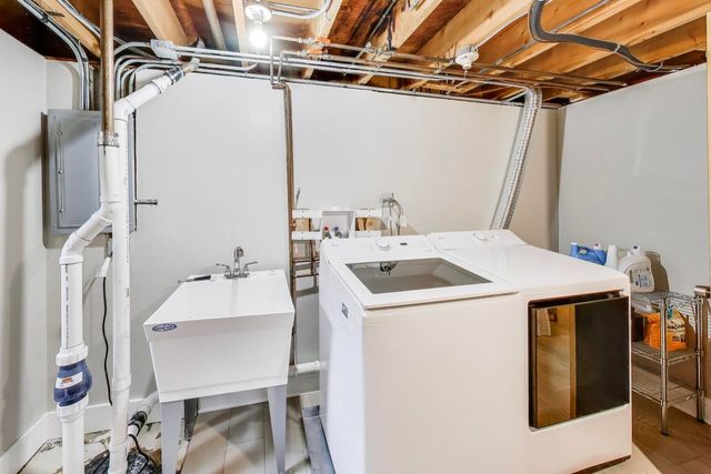 2822 N Brighton Place, Arlington Heights, IL 60004