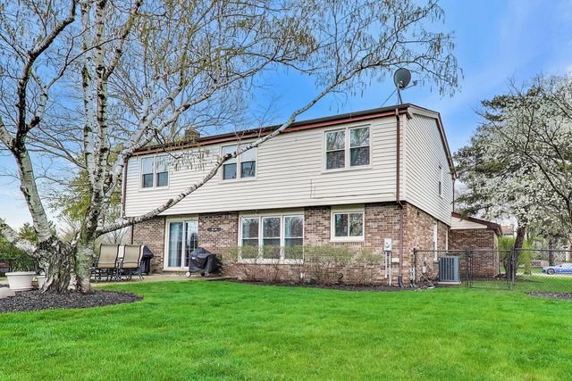 2822 N Brighton Place, Arlington Heights, IL 60004