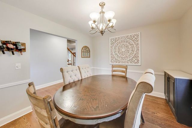 2822 N Brighton Place, Arlington Heights, IL 60004