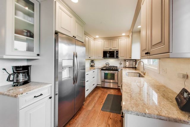 2822 N Brighton Place, Arlington Heights, IL 60004