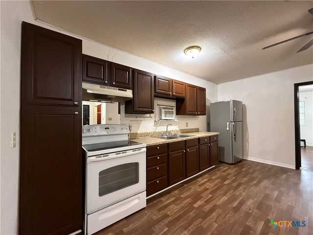 223 N Benavides Street B, Port Lavaca, TX 77979