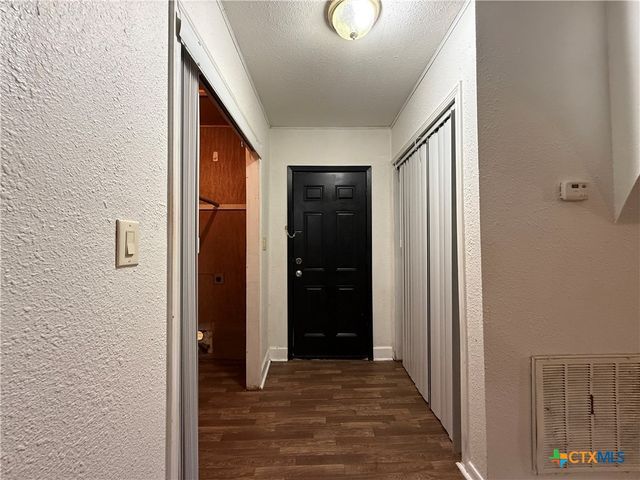 223 N Benavides Street B, Port Lavaca, TX 77979